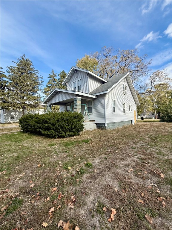 1609 9th Street Charleston, IL 61920 - Photo 2 of 6