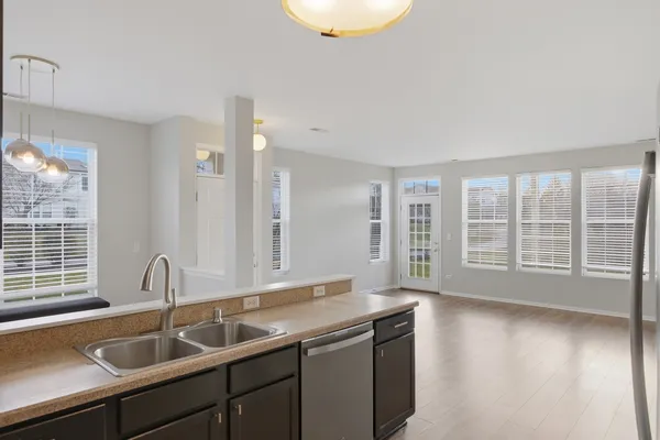 $2,400 | 1586 Millbrook Drive, Algonquin, IL 60102