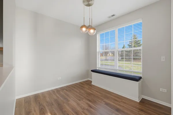 $2,400 | 1586 Millbrook Drive, Algonquin, IL 60102