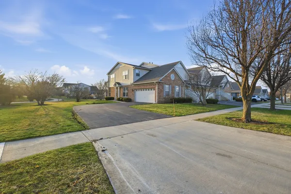 $2,400 | 1586 Millbrook Drive, Algonquin, IL 60102