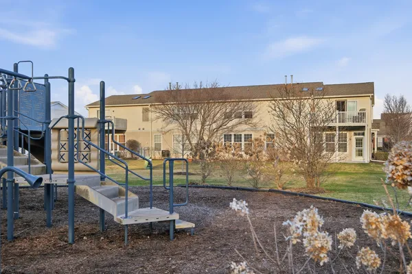 $2,400 | 1586 Millbrook Drive, Algonquin, IL 60102