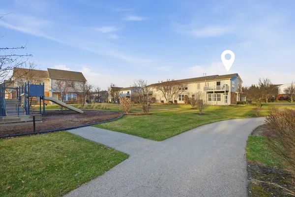 $2,400 | 1586 Millbrook Drive, Algonquin, IL 60102