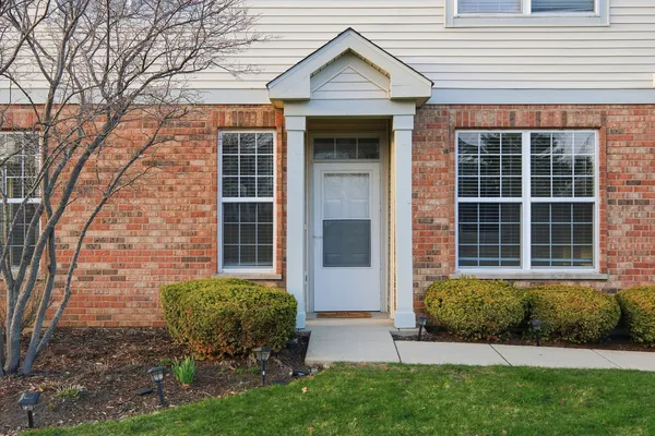 $2,400 | 1586 Millbrook Drive, Algonquin, IL 60102