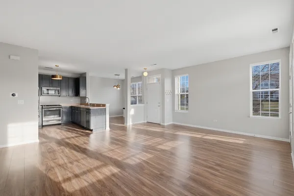 $2,400 | 1586 Millbrook Drive, Algonquin, IL 60102