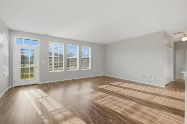 $2,400 | 1586 Millbrook Drive, Algonquin, IL 60102