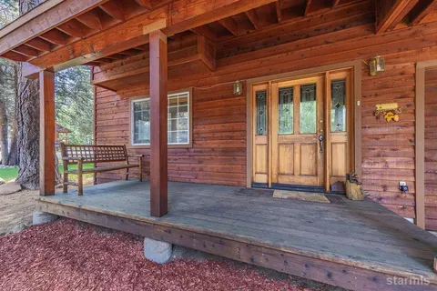 a view of a house with backyard and trees