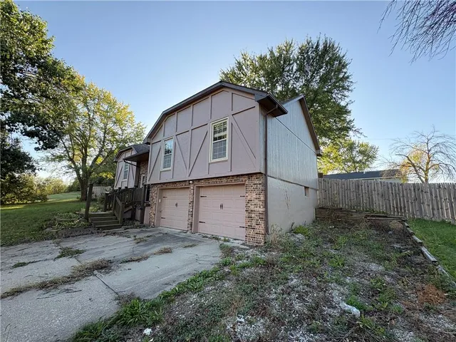 $199,500 | 1112 Fairway Drive, Richmond, MO 64085