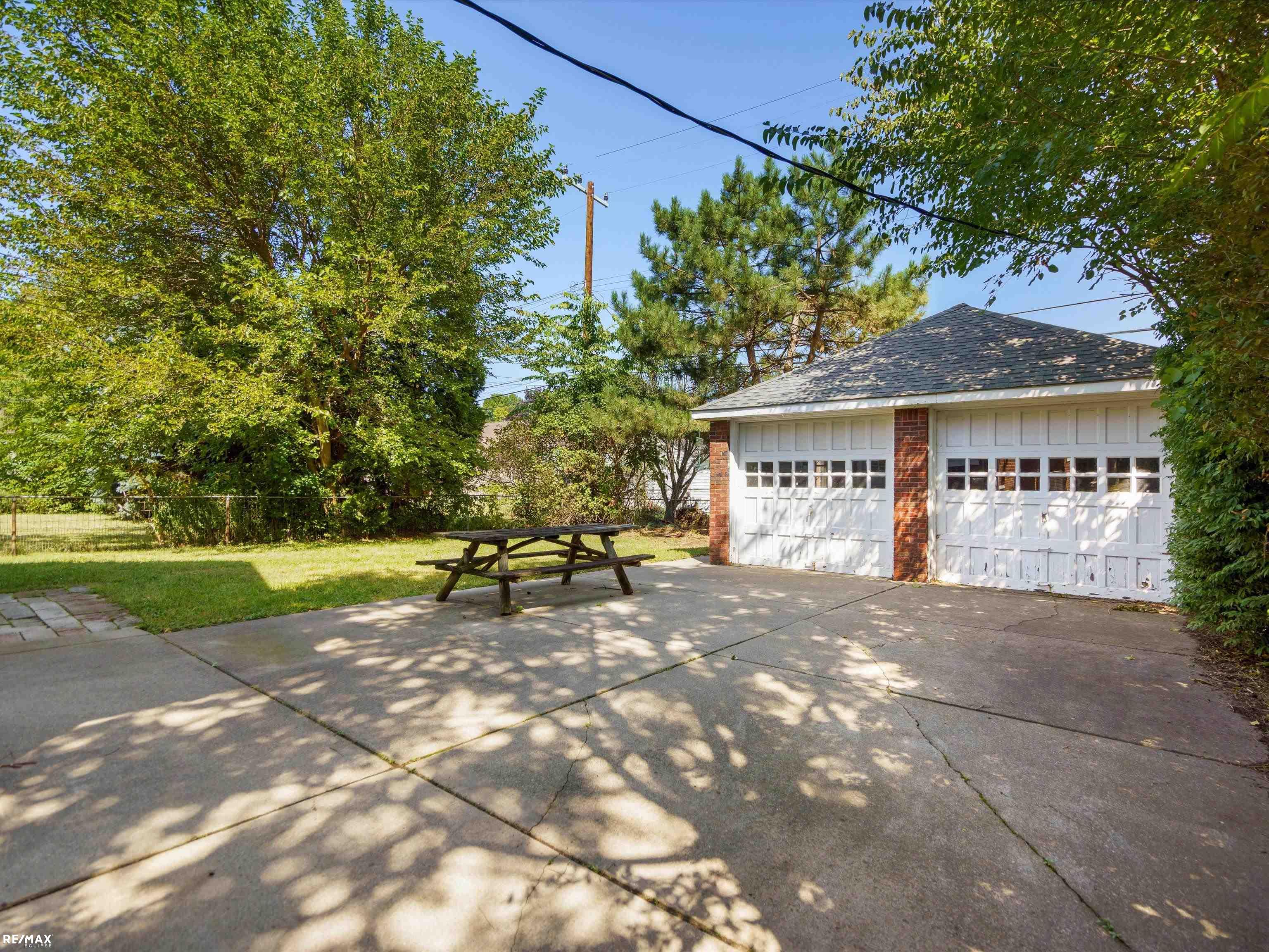 15611 Charles R Avenue Eastpointe, MI 48021 - Photo 39 of 47 50187488-3cb8fa64-22d5-4724-a155-6c6481449ff6.JPG