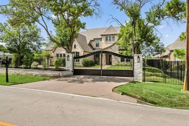 $3,500,000 | 320 West Highland Street, Southlake, TX 76092