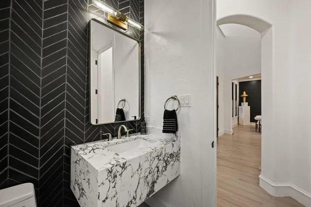 $3,500,000 | 320 West Highland Street, Southlake, TX 76092