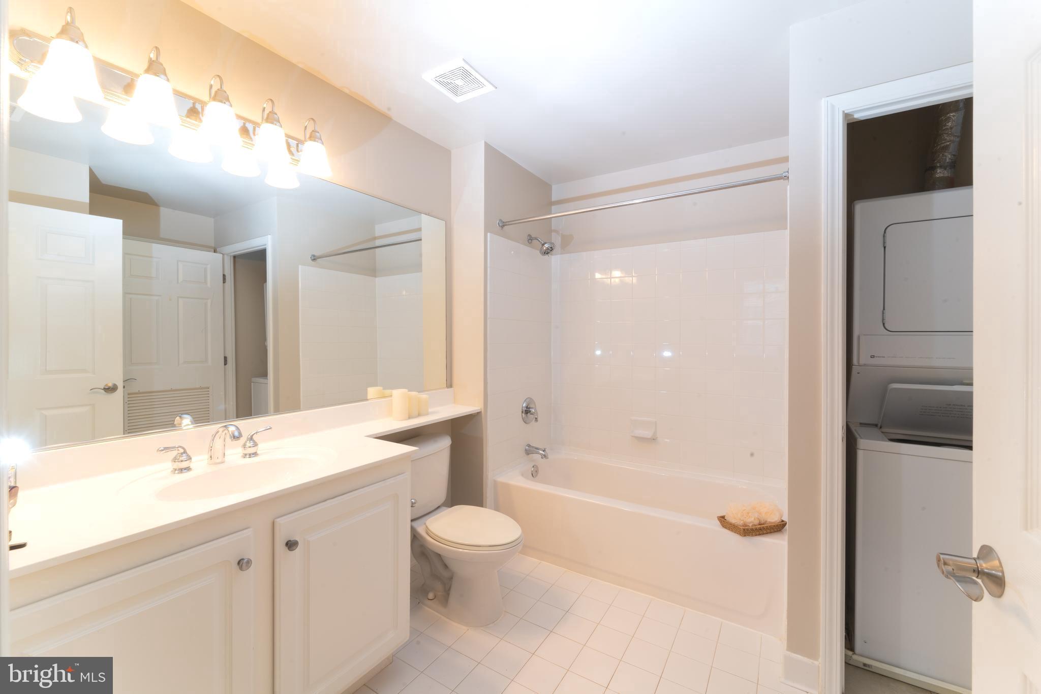 11710 Old Georgetown Road, Unit 1421 North Bethesda, MD 20852 - Photo 13 of 17 W/D in the unit