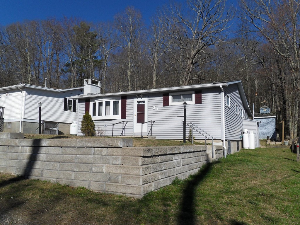 27 Richie Road Douglas, MA 01516 - Photo 1 of 19 Gallery Image 1