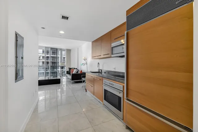 $3,350 | 495 Brickell Avenue, Unit 2606, Miami, FL 33131