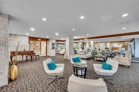 $500,000 | 301 174th Street, Unit 820, Sunny Isles Beach, FL 33160