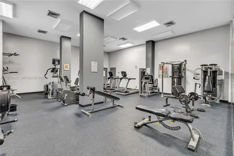 $500,000 | 301 174th Street, Unit 820, Sunny Isles Beach, FL 33160