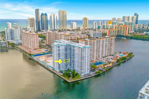 $500,000 | 301 174th Street, Unit 820, Sunny Isles Beach, FL 33160