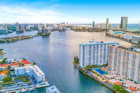 $500,000 | 301 174th Street, Unit 820, Sunny Isles Beach, FL 33160