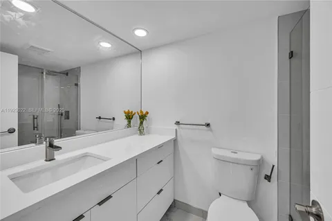 $500,000 | 301 174th Street, Unit 820, Sunny Isles Beach, FL 33160