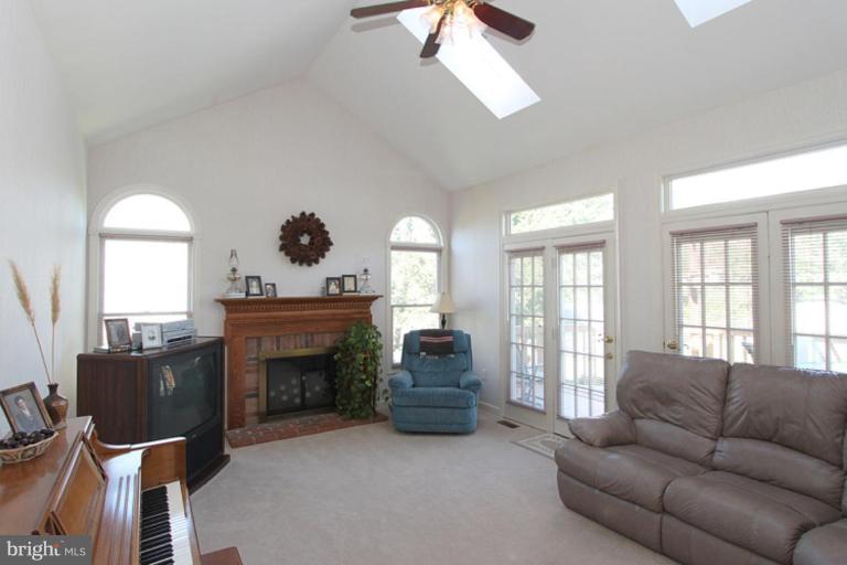17115 Campbell Farm Road Poolesville, MD 20837 - Photo 3 of 8 Family Room