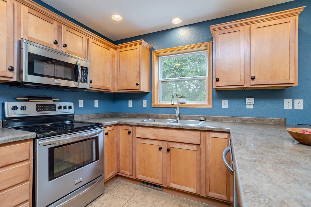 6106 Canoe Street Schofield, WI 54476 - Photo 13 of 52