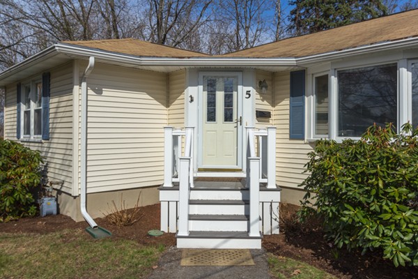 5 Graymore Road Waltham, MA 02451 - Photo 4 of 27 Gallery Image 4