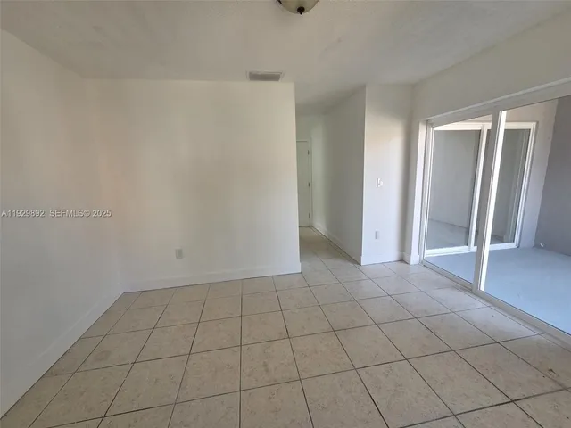 $3,100 | 3940 Northwest 76th Terrace, Unit 3940, Davie, FL 33024