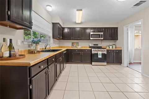 $240,000 | 2115 Fort Laramie Drive, Katy, TX 77449