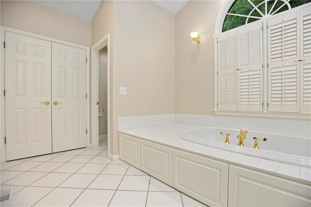 2902 Lake Ridge Lane Mebane, NC 27302 - Photo 16 of 33 Gallery Image 16