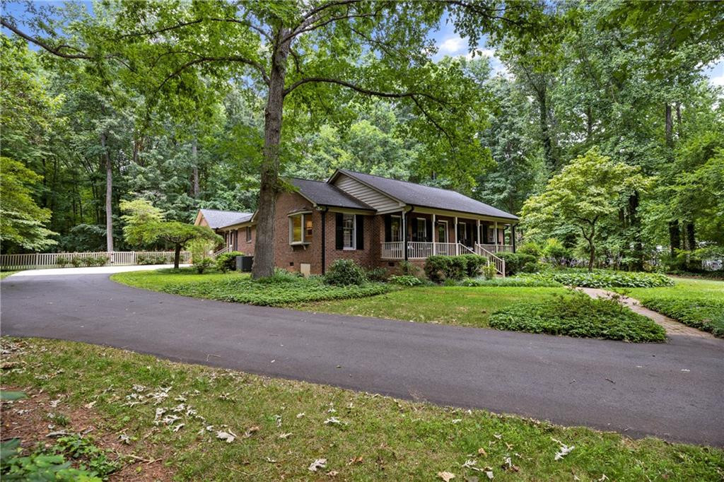 2902 Lake Ridge Lane Mebane, NC 27302 - Photo 2 of 33 Gallery Image 2