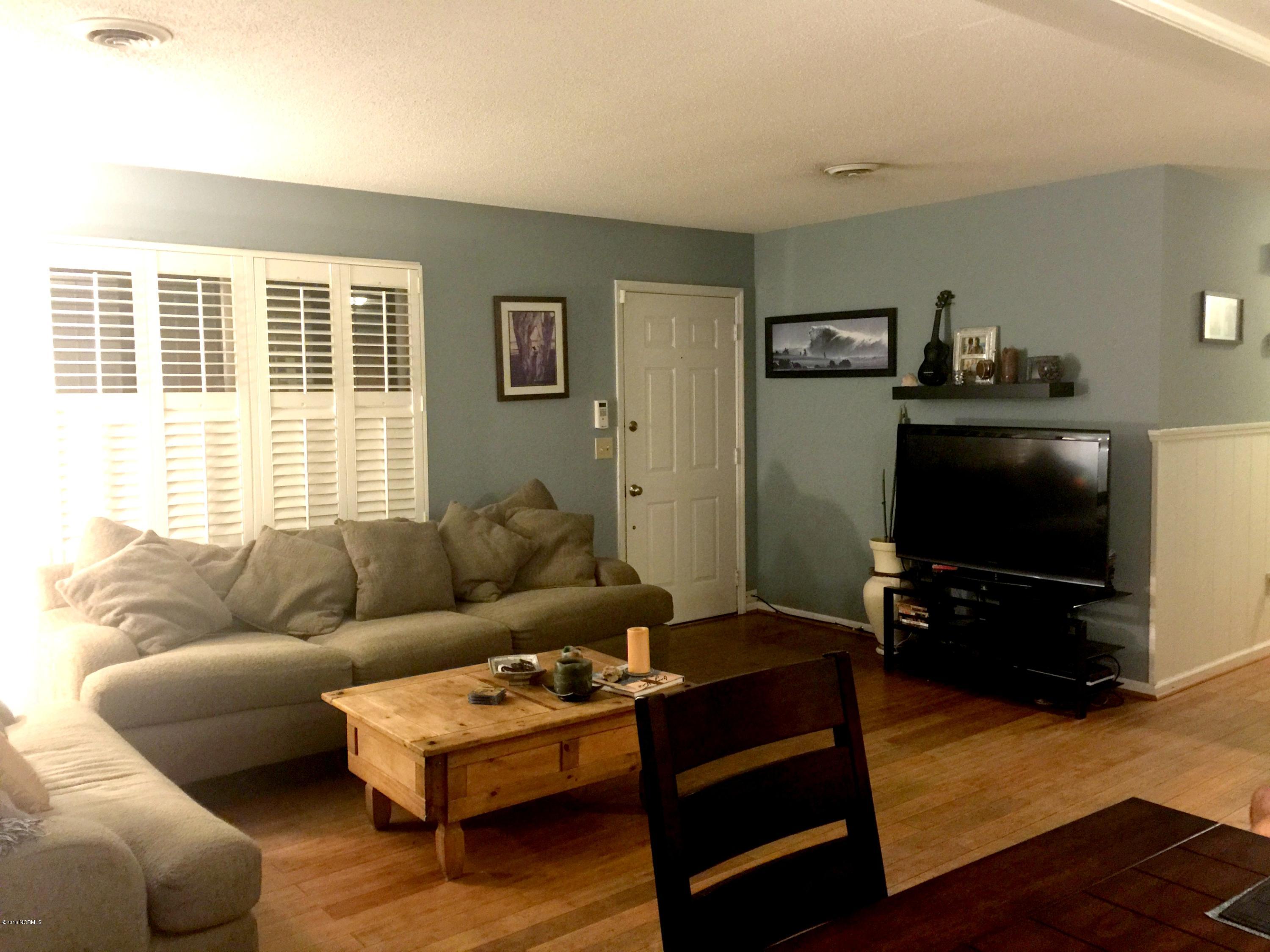 4838 Berkley Drive Wilmington, NC 28405 - Photo 5 of 15 Living room1