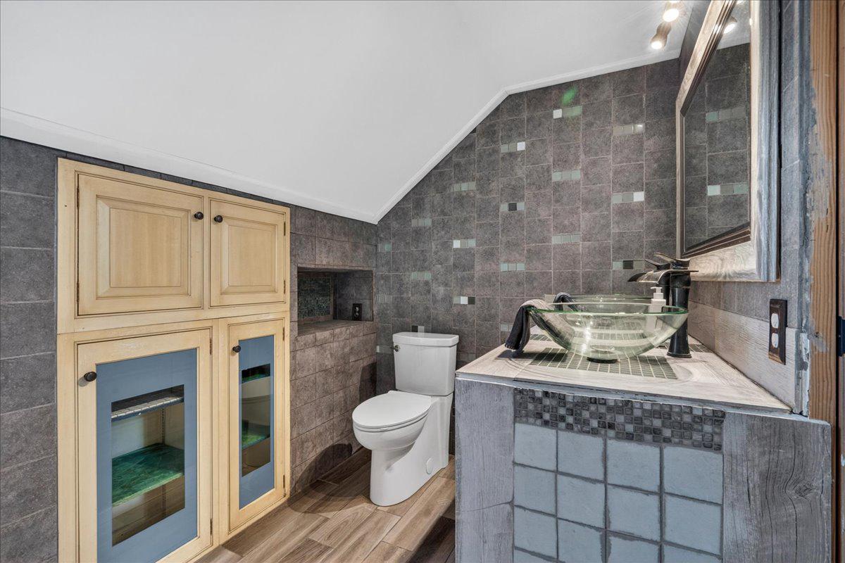1865 Wilderness Road Lancaster, PA 17603 - Photo 26 of 39 Owners Suite bathroom with modern accents.
