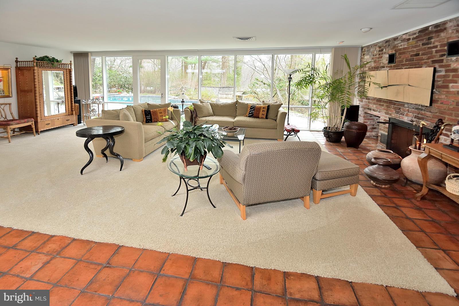 7211 Beechwood Road Alexandria, VA 22307 - Photo 2 of 30 Living Room