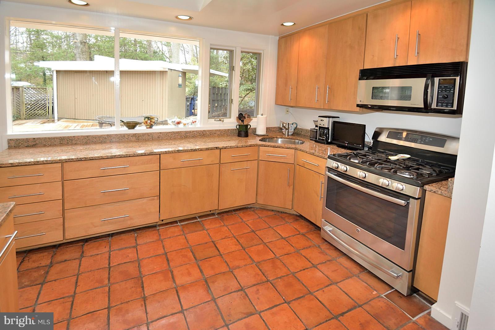 7211 Beechwood Road Alexandria, VA 22307 - Photo 12 of 30 Kitchen