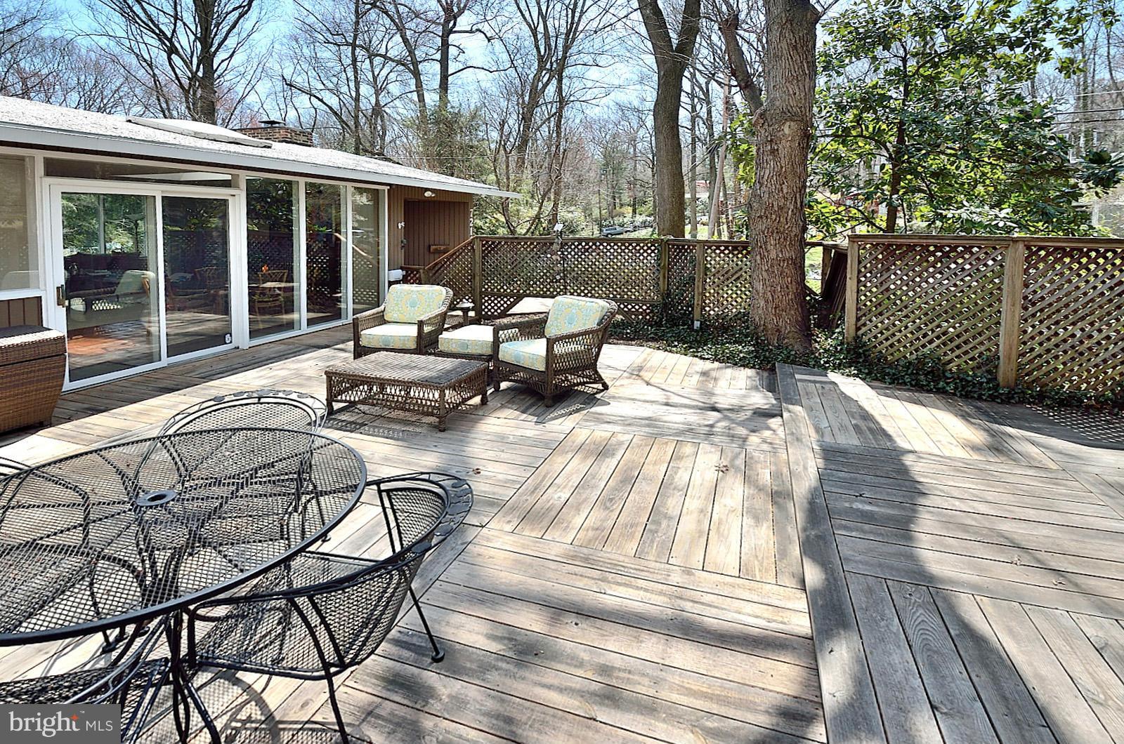 7211 Beechwood Road Alexandria, VA 22307 - Photo 24 of 30 Front Sun Deck