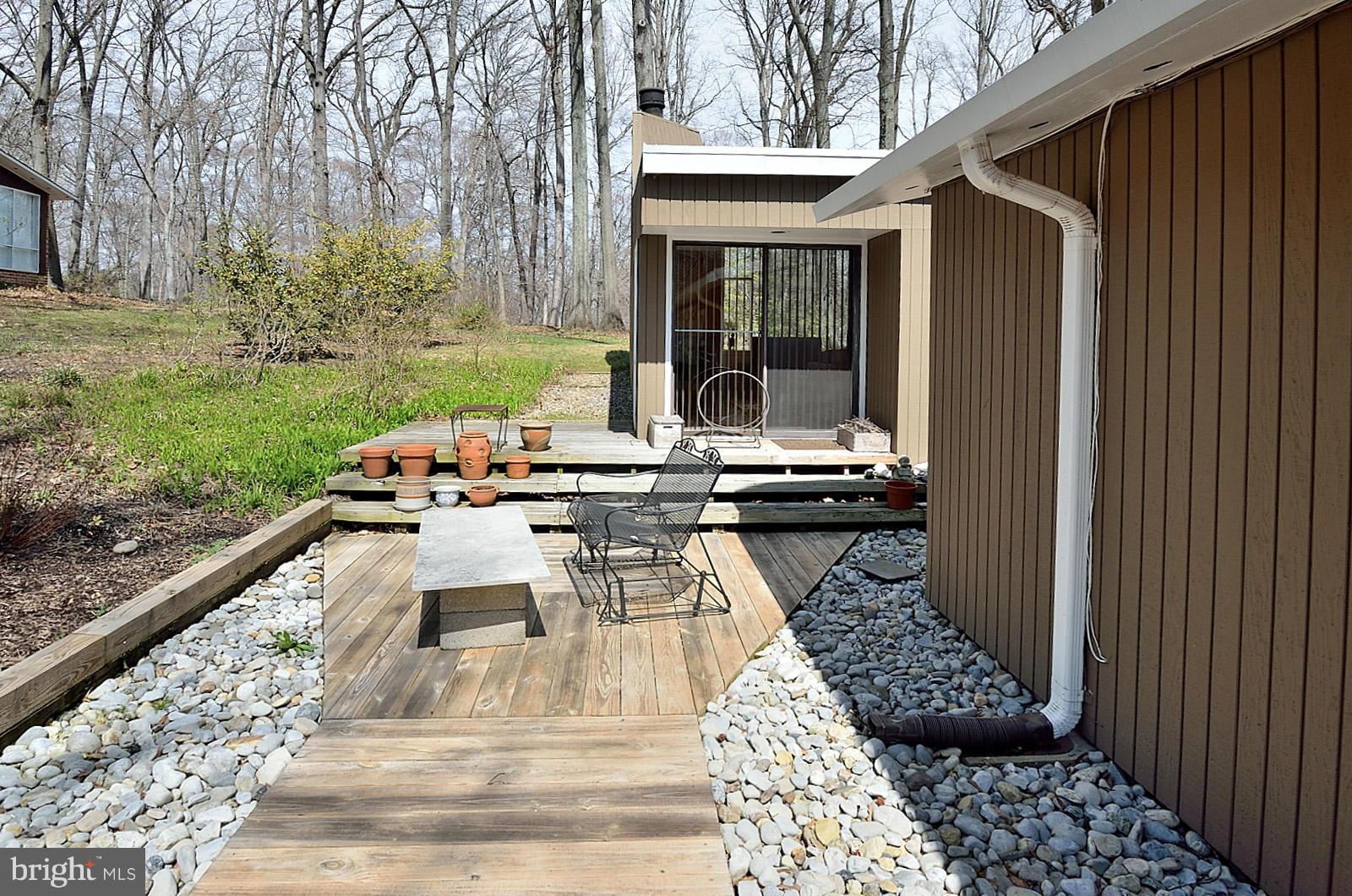 7211 Beechwood Road Alexandria, VA 22307 - Photo 25 of 30 Front Deck