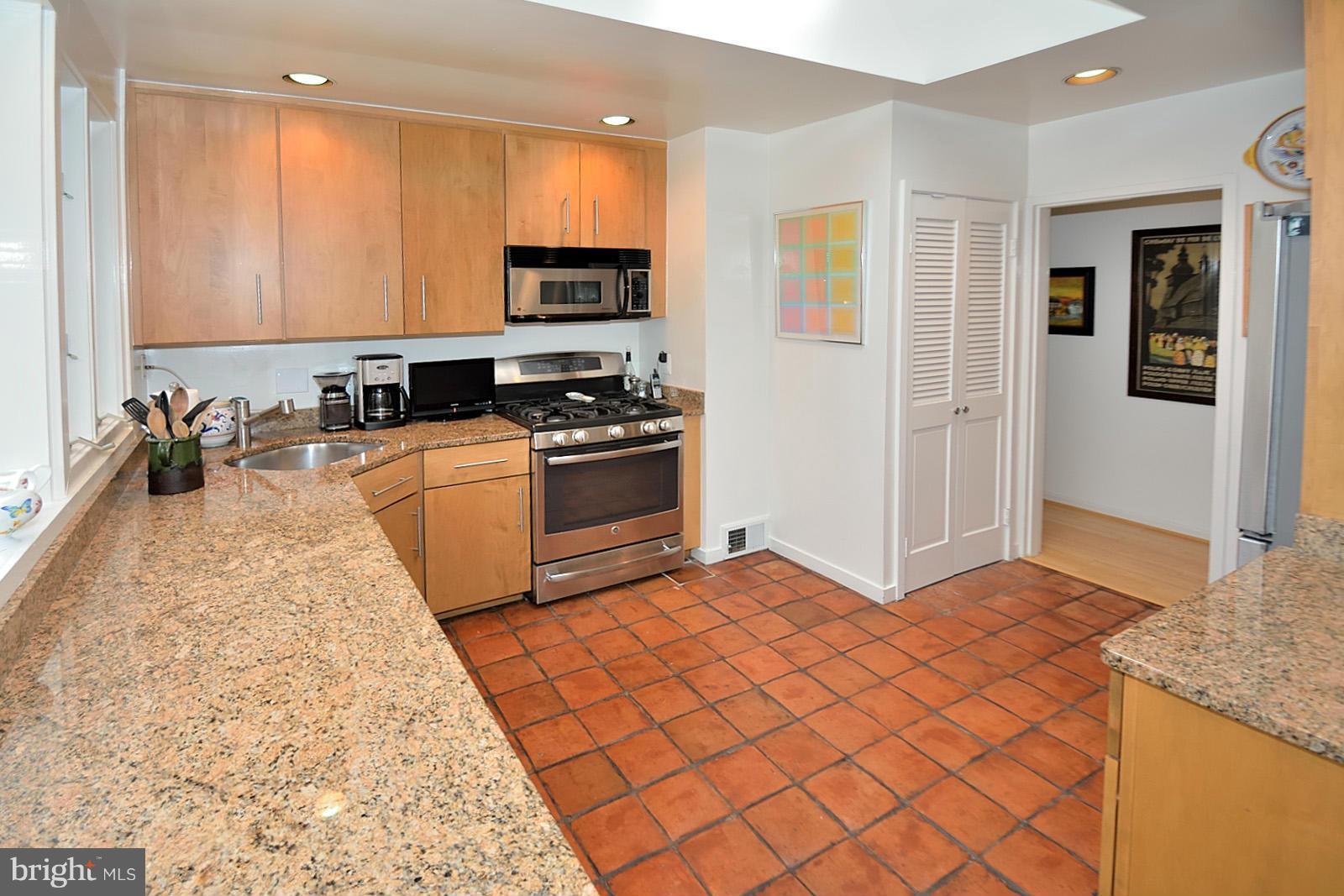 7211 Beechwood Road Alexandria, VA 22307 - Photo 4 of 30 Kitchen