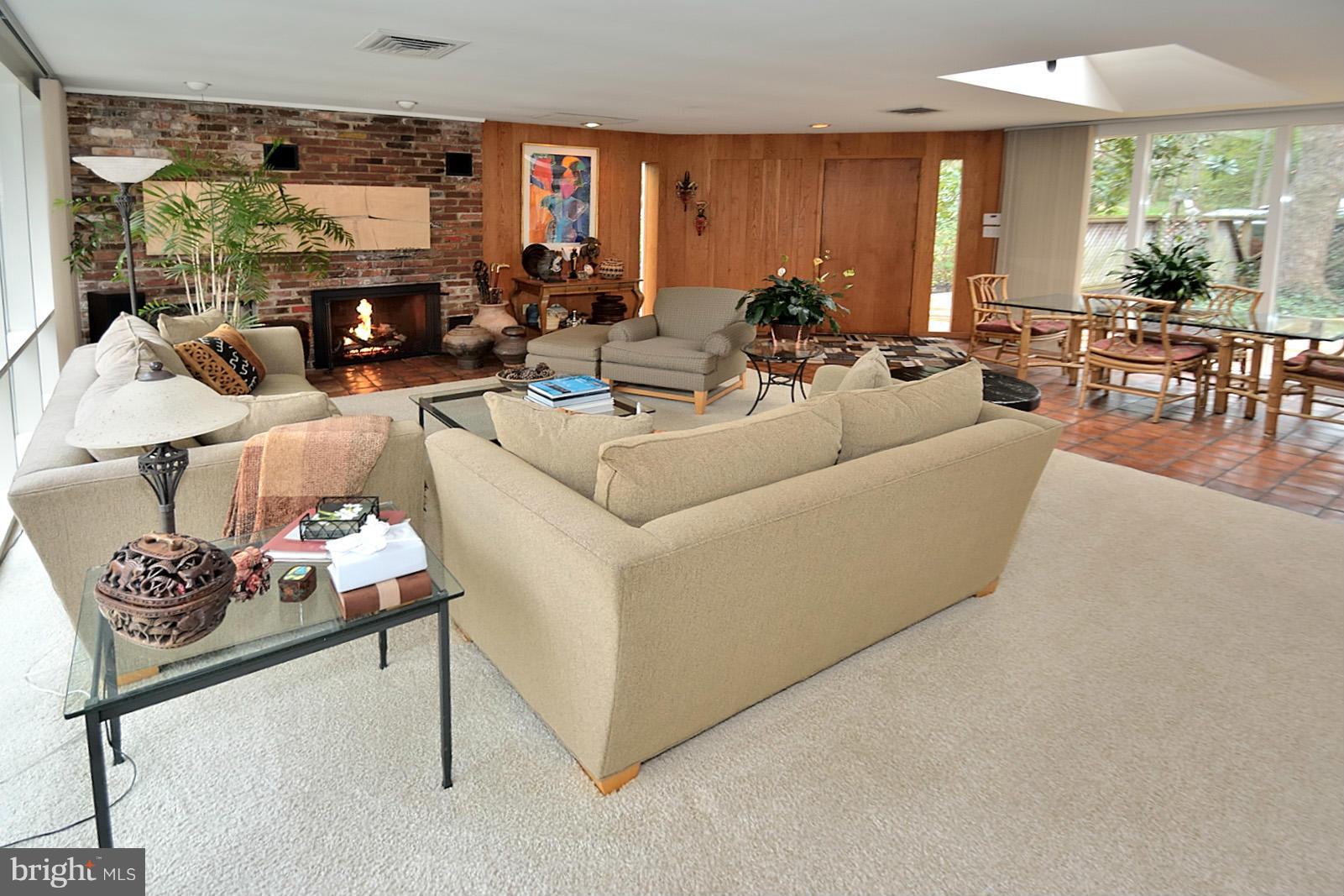 7211 Beechwood Road Alexandria, VA 22307 - Photo 10 of 30 Living Room