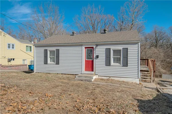 $180,000 | 427 North Fairview Avenue, Liberty, MO 64068
