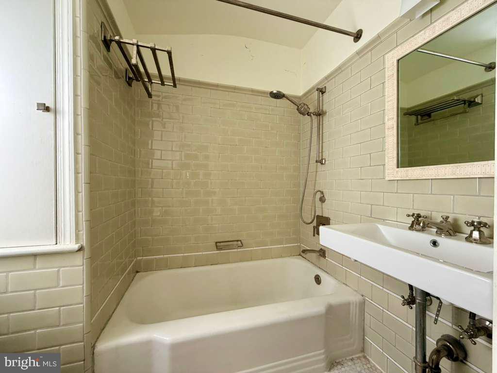 5015 Fulton Street Northwest Washington, DC 20016 - Photo 14 of 32 2nd bathroom upstairs