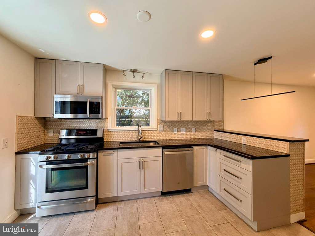 5015 Fulton Street Northwest Washington, DC 20016 - Photo 2 of 32 Kitchen