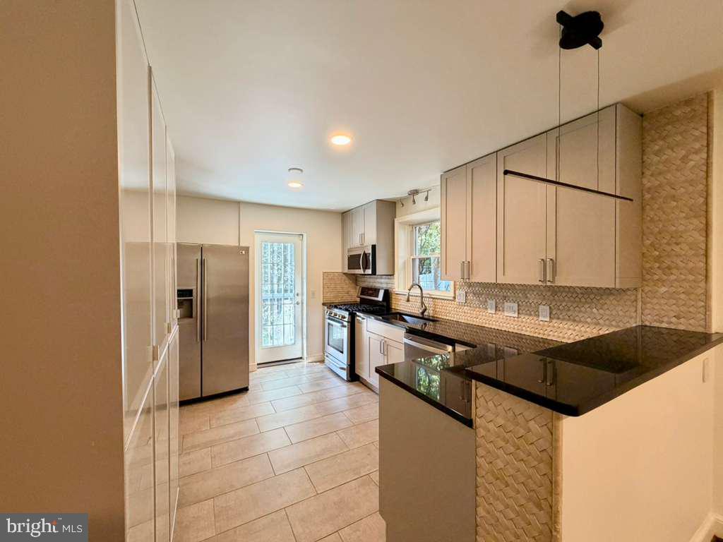 5015 Fulton Street Northwest Washington, DC 20016 - Photo 3 of 32 Kitchen