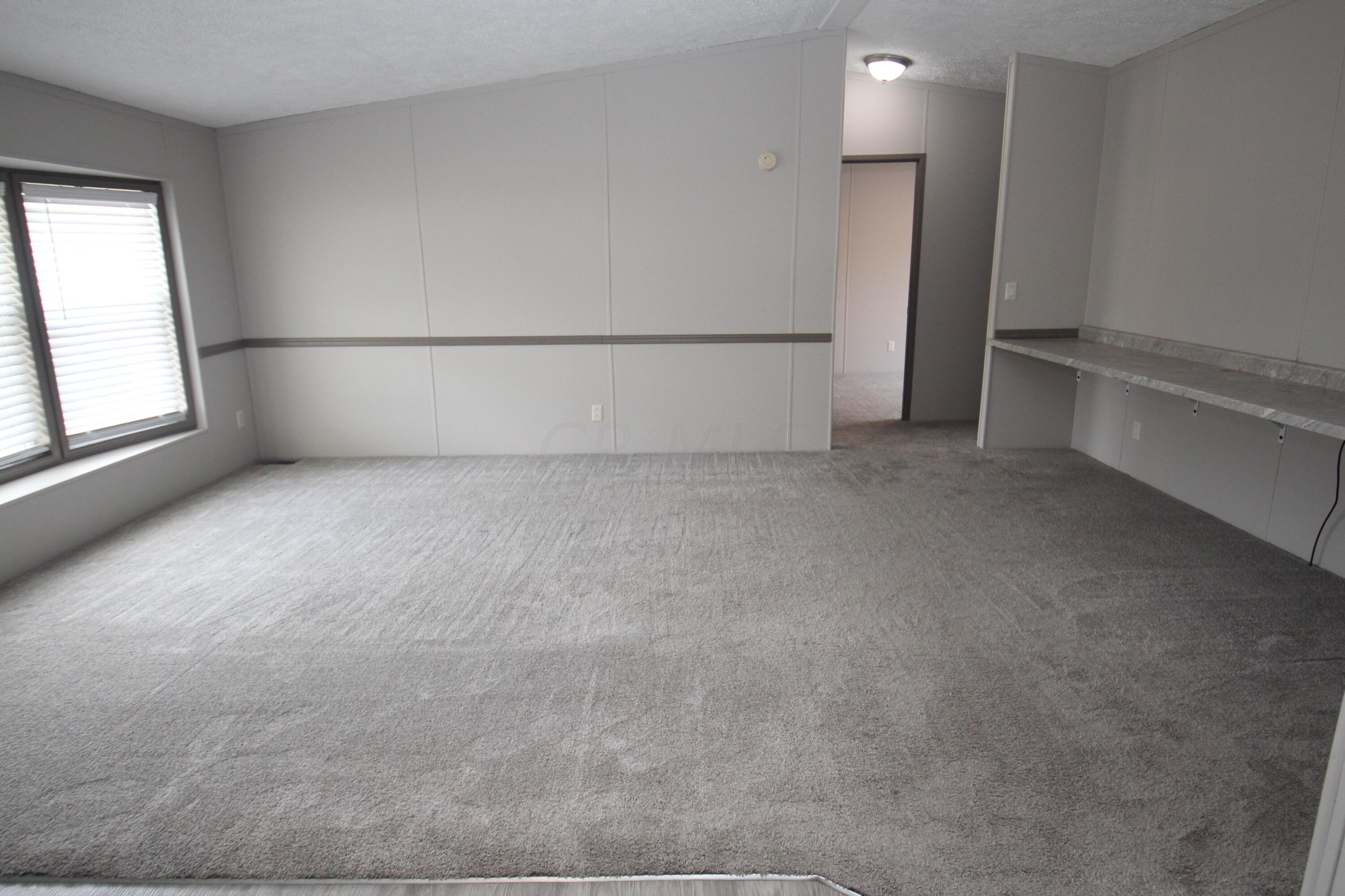 411 Doris Road Pataskala, OH 43062 - Photo 12 of 42 living area