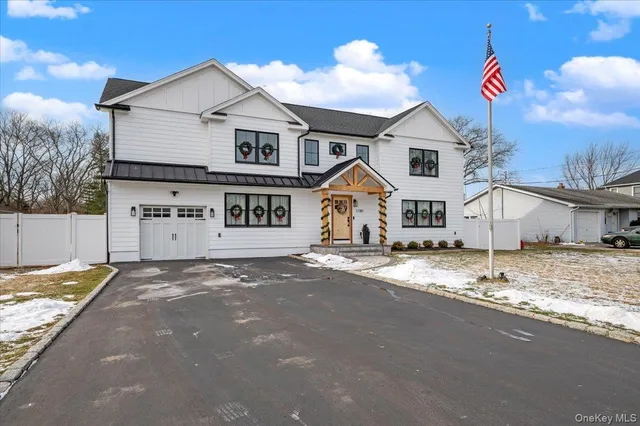 $799,999 | 2180 Feuereisen Avenue, Ronkonkoma, NY 11779
