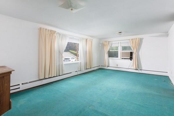 23 Girdler Road Marblehead, MA 01945 - Photo 10 of 36 an empty room with window