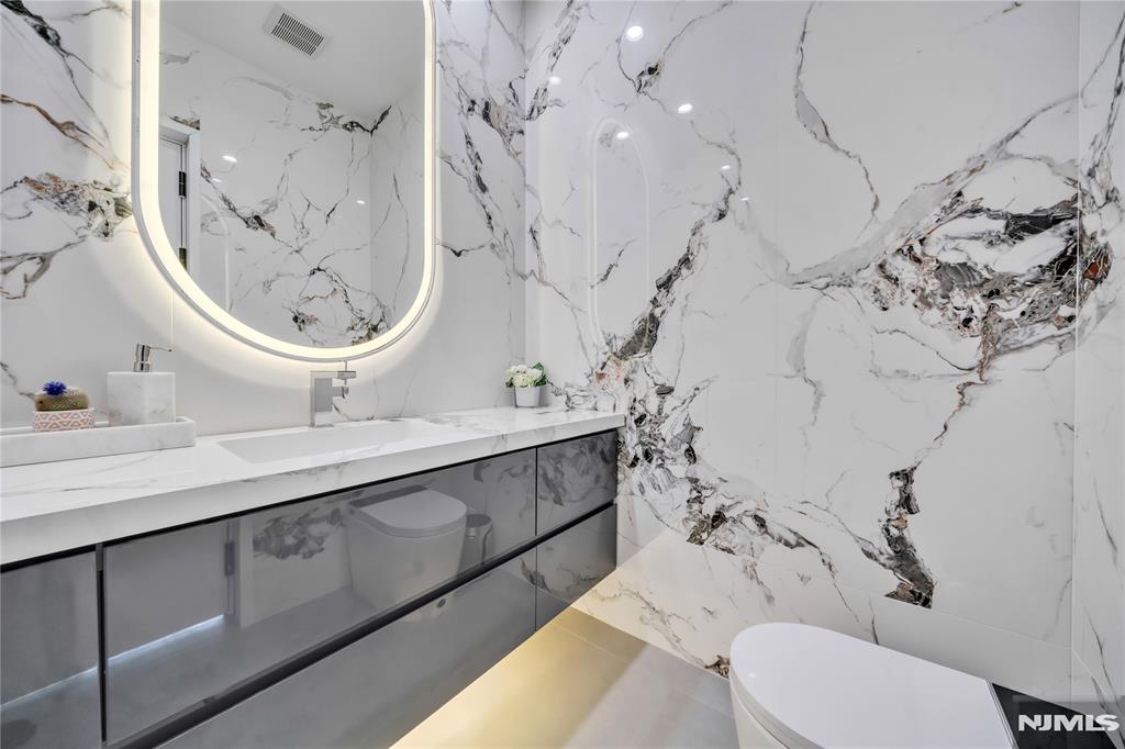 11 Roberts Road Englewood Cliffs, NJ 07632 - Photo 12 of 50