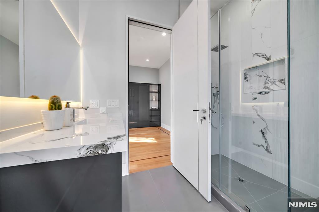 11 Roberts Road Englewood Cliffs, NJ 07632 - Photo 14 of 50