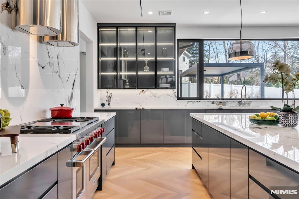 11 Roberts Road Englewood Cliffs, NJ 07632 - Photo 19 of 50