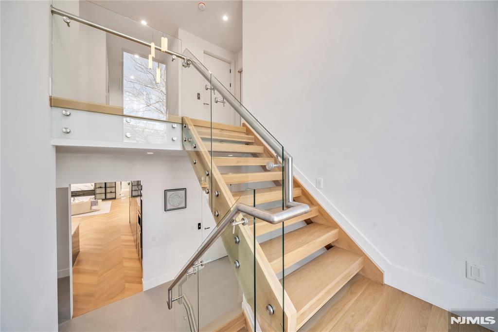 11 Roberts Road Englewood Cliffs, NJ 07632 - Photo 34 of 50