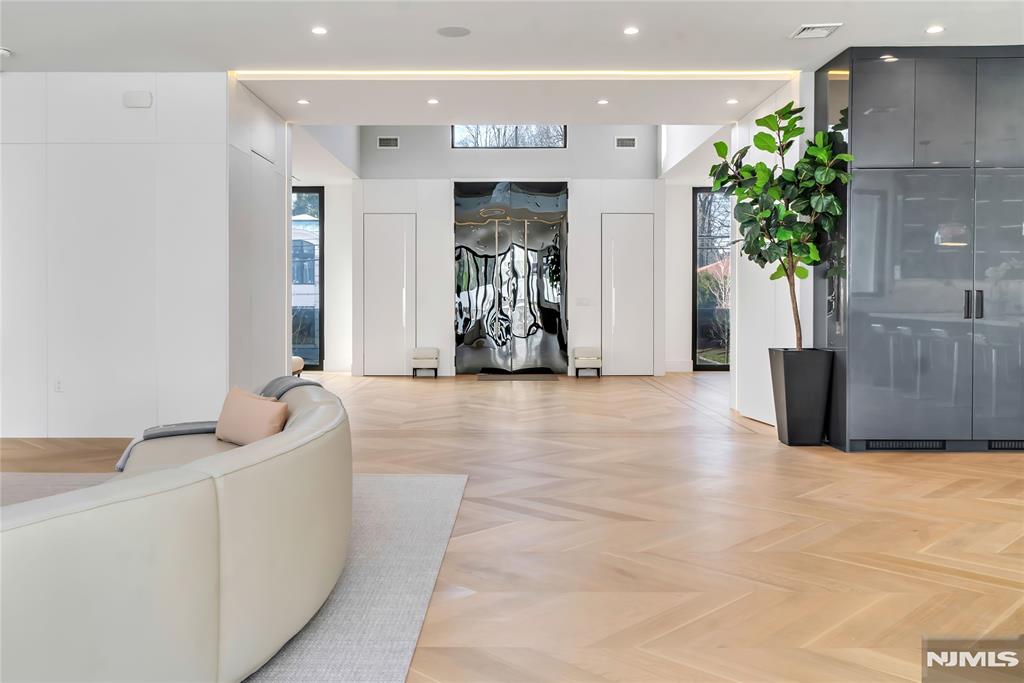 11 Roberts Road Englewood Cliffs, NJ 07632 - Photo 4 of 50