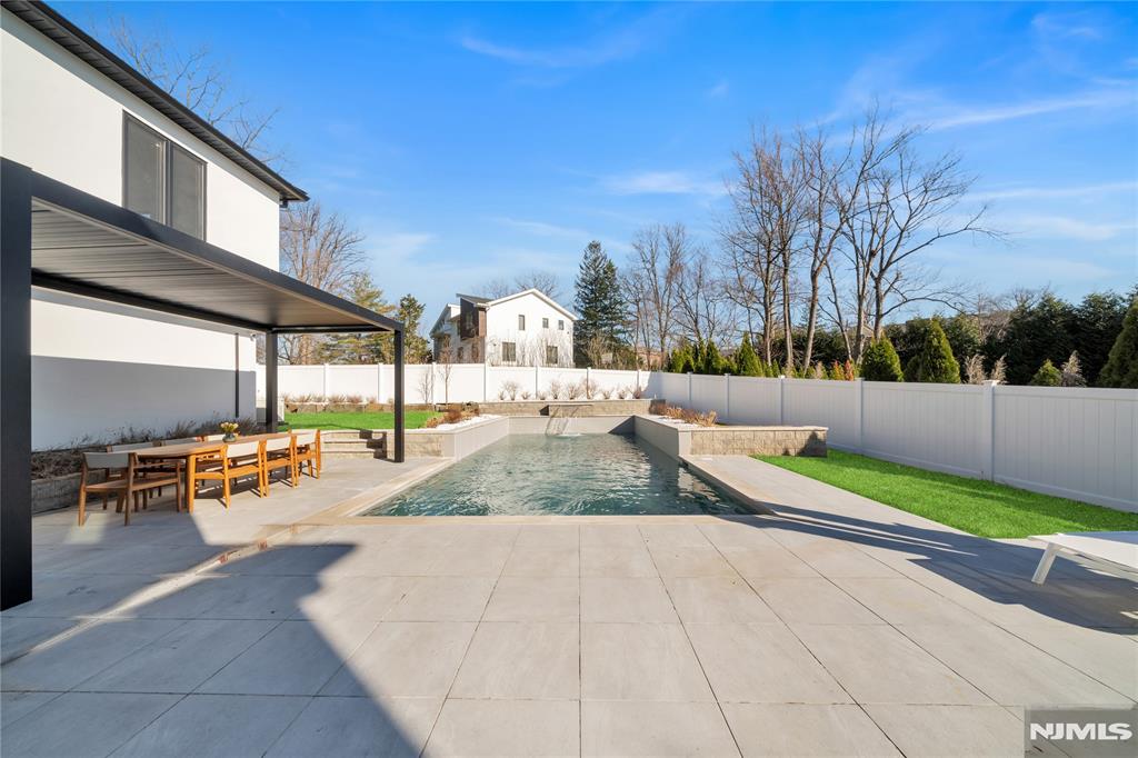 11 Roberts Road Englewood Cliffs, NJ 07632 - Photo 43 of 50